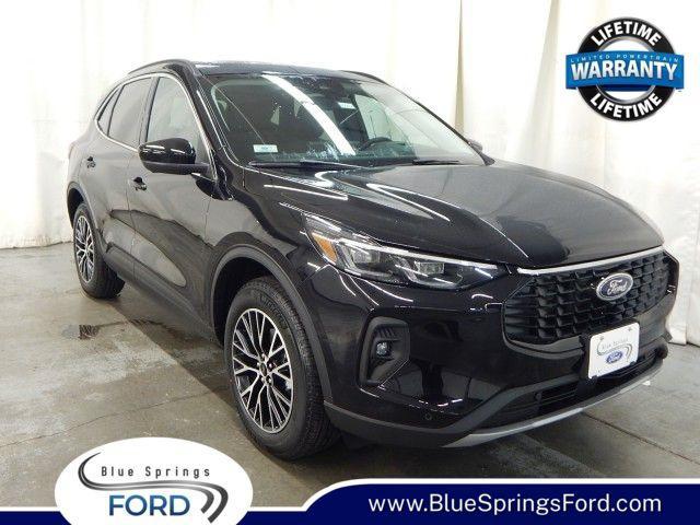 Photo of 2025 Agate Black Metallic Ford Escape PHEV