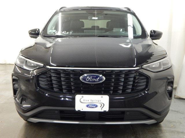 Photo of 2025 Agate Black Metallic Ford Escape PHEV