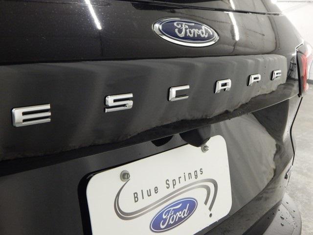 Photo of 2025 Agate Black Metallic Ford Escape PHEV