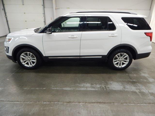 Photo of 2017 Oxford White Ford Explorer