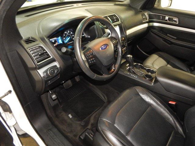 Photo of 2017 Oxford White Ford Explorer