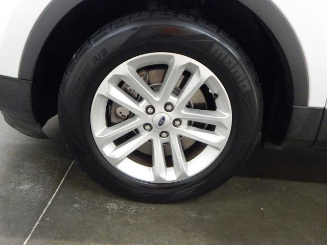 Photo of 2017 Oxford White Ford Explorer