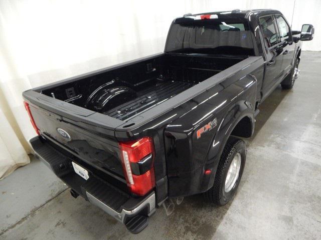 Photo of 2025 Agate Black Metallic Ford F-350