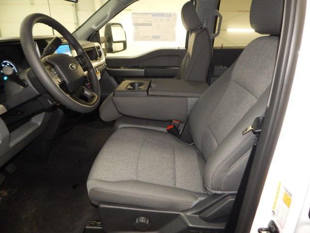 Photo of 2025 Oxford White Ford F-250