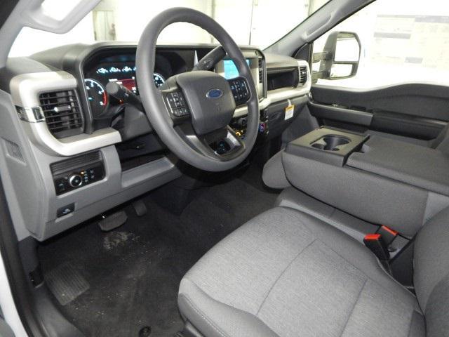 Photo of 2025 Oxford White Ford F-250