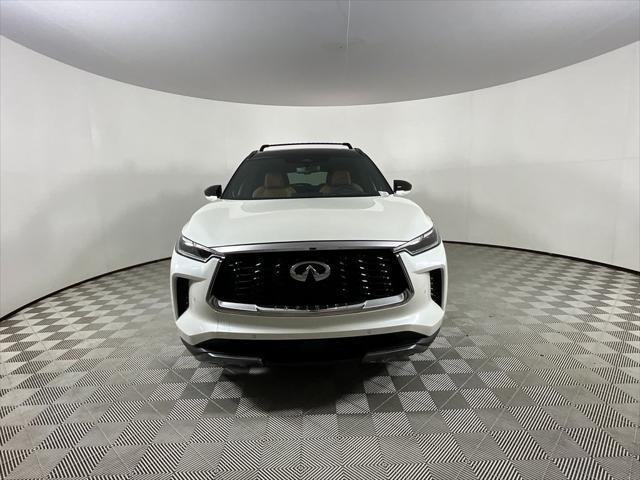 Photo of 2025 Majestic White/Black Obsidian INFINITI QX60