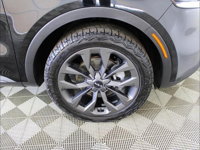 Photo of 2022 Ebony Black Kia Sorento