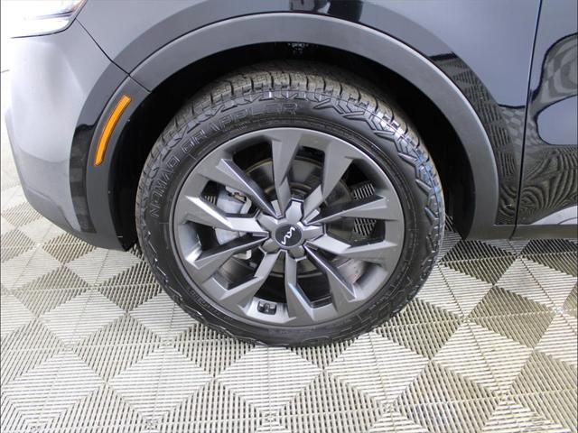 Photo of 2022 Ebony Black Kia Sorento