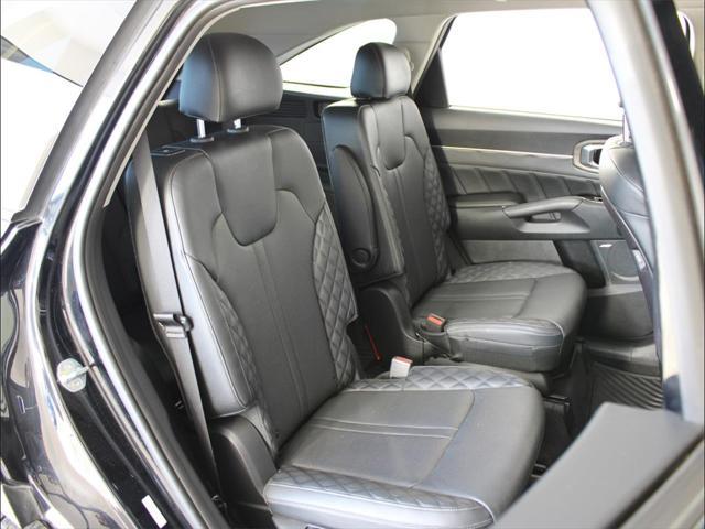 Photo of 2022 Ebony Black Kia Sorento
