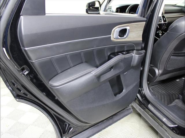 Photo of 2022 Ebony Black Kia Sorento
