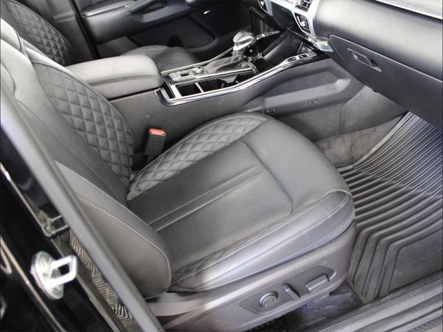 Photo of 2022 Ebony Black Kia Sorento