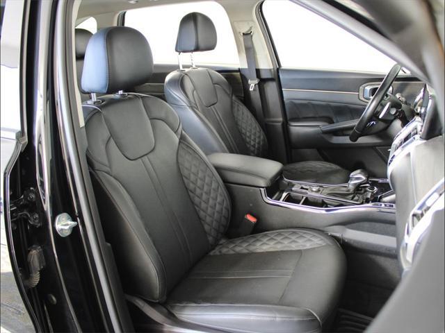 Photo of 2022 Ebony Black Kia Sorento