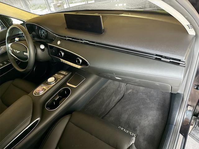 Photo of 2025 Vik Black Genesis GV70