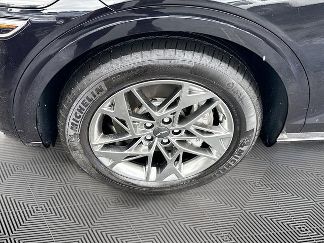 Photo of 2025 Vik Black Genesis GV70