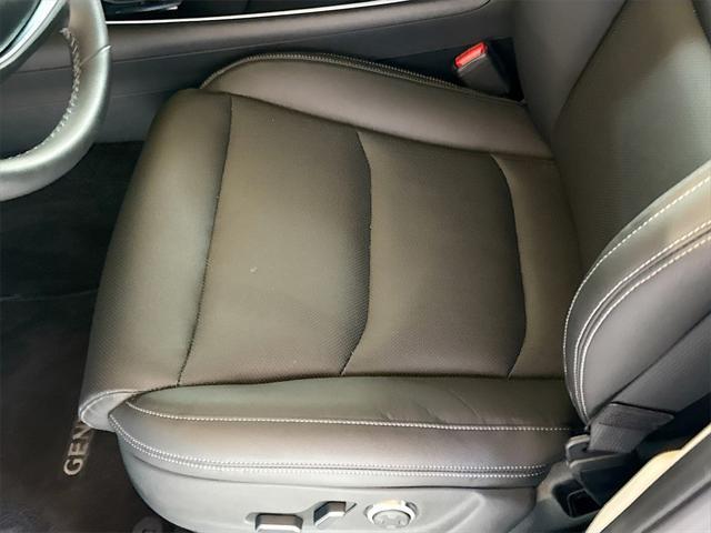 Photo of 2025 Vik Black Genesis GV70