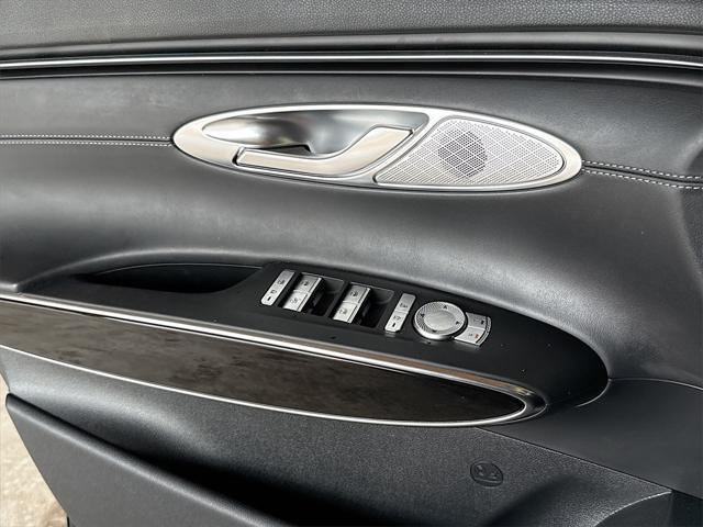 Photo of 2025 Vik Black Genesis GV70