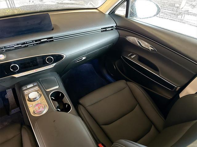 Photo of 2025 Vik Black Genesis GV70