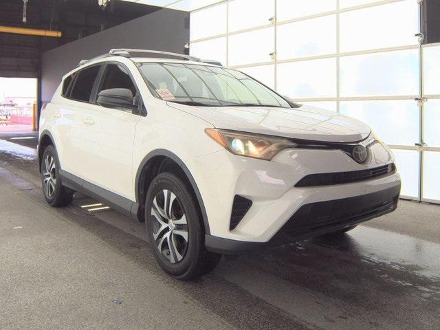 Photo of 2017 Super White Toyota RAV4