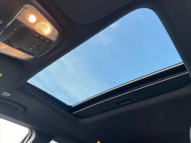 Photo of 2020 Bright White Clearcoat Jeep Grand Cherokee