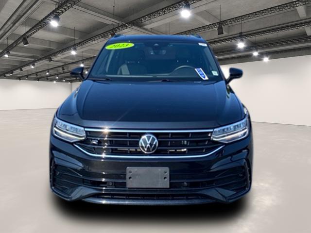 Photo of 2023 Deep Black Pearl Effect Volkswagen Tiguan