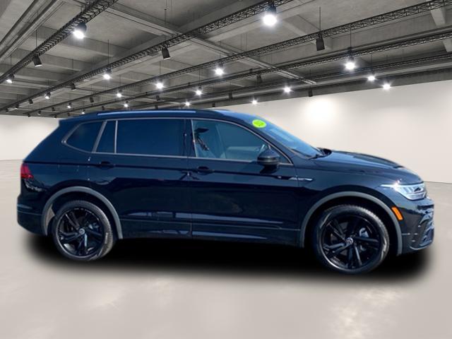 Photo of 2023 Deep Black Pearl Effect Volkswagen Tiguan