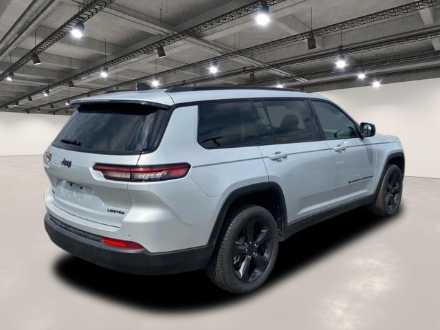 Photo of 2023 Silver Zynith Jeep Grand Cherokee L