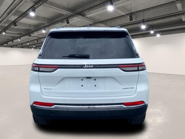 Photo of 2022 Bright White Clearcoat Jeep Grand Cherokee