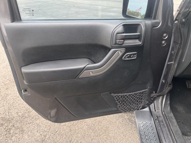 Photo of 2016 Granite Crystal Metallic Clearcoat Jeep Wrangler Unlimited