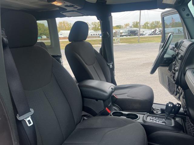 Photo of 2016 Granite Crystal Metallic Clearcoat Jeep Wrangler Unlimited