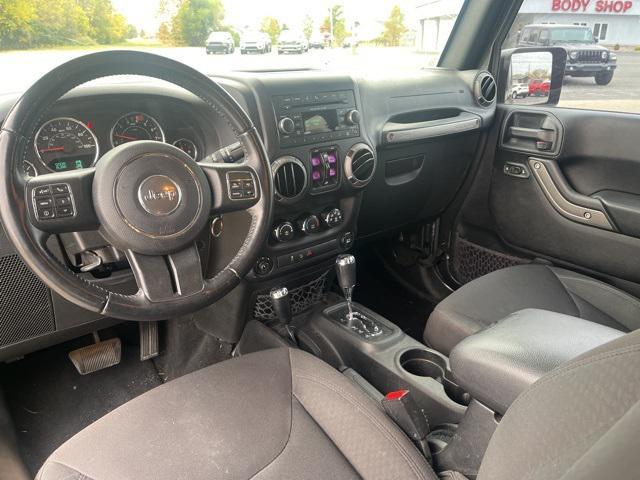 Photo of 2016 Granite Crystal Metallic Clearcoat Jeep Wrangler Unlimited