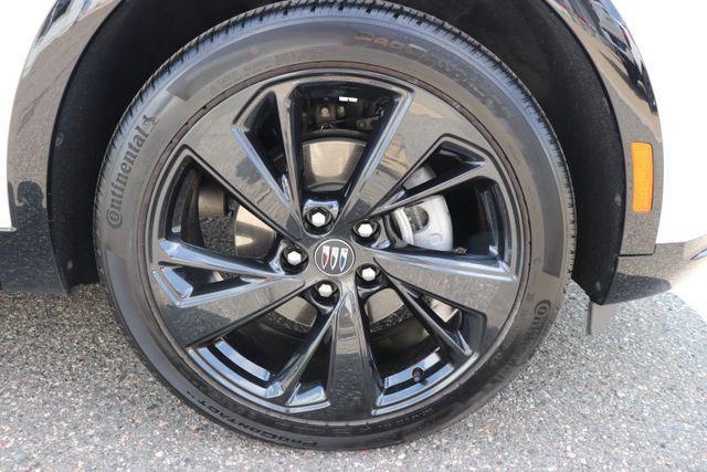 Photo of 2025 Summit White Buick Envision