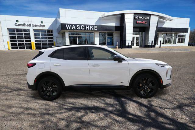 Photo of 2025 Summit White Buick Envision