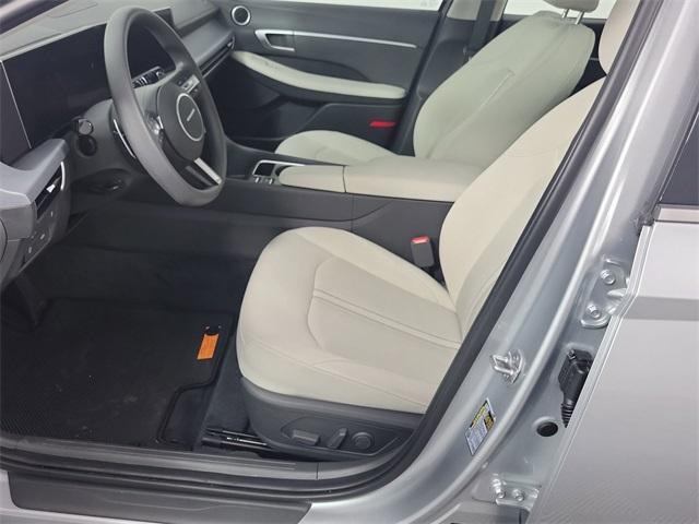 Photo of 2024 Silver Hyundai SONATA