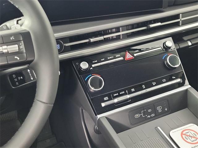 Photo of 2025 Shimmering Silver Hyundai SANTA FE