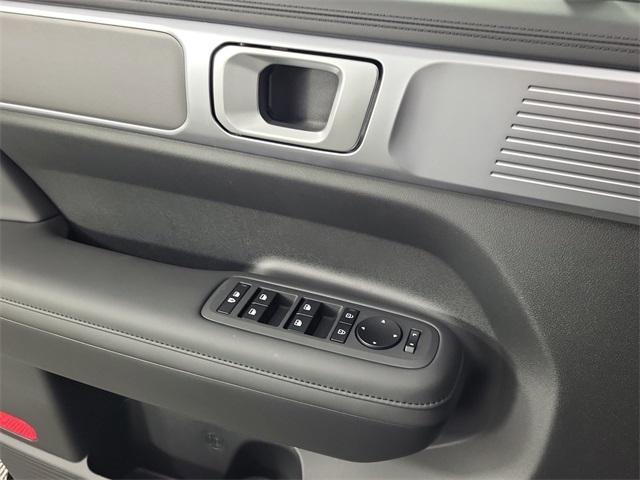 Photo of 2025 Shimmering Silver Hyundai SANTA FE