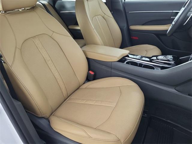 Photo of 2021 Quartz White Hyundai SONATA