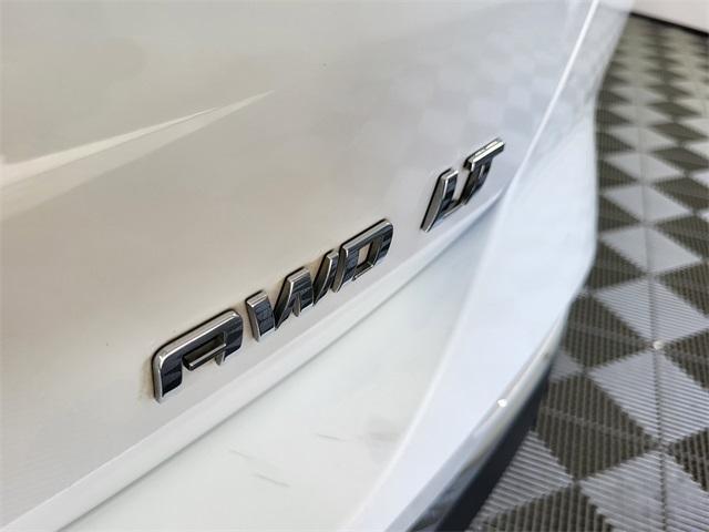 Photo of 2021 Summit White Chevrolet Equinox