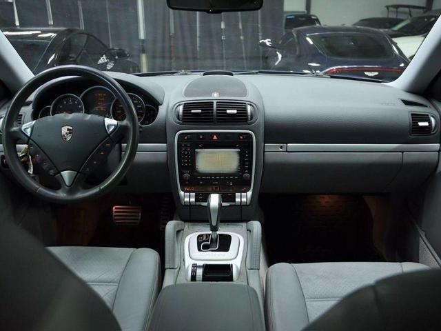 Photo of 2004 Blue Porsche Cayenne