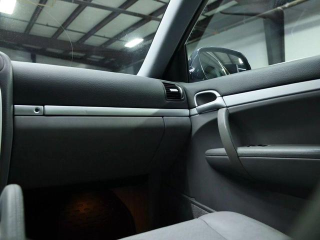 Photo of 2004 Blue Porsche Cayenne