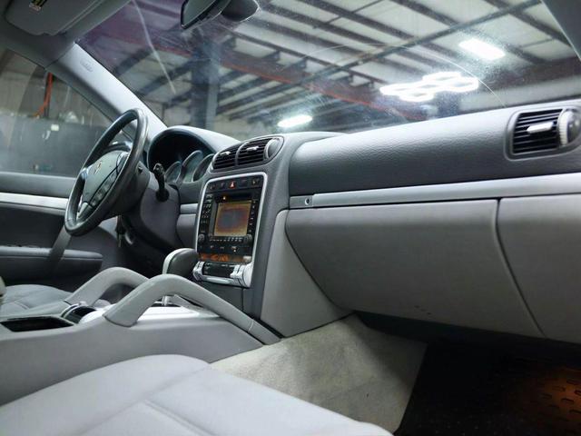 Photo of 2004 Blue Porsche Cayenne