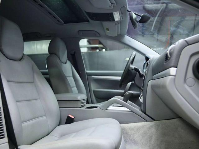 Photo of 2004 Blue Porsche Cayenne