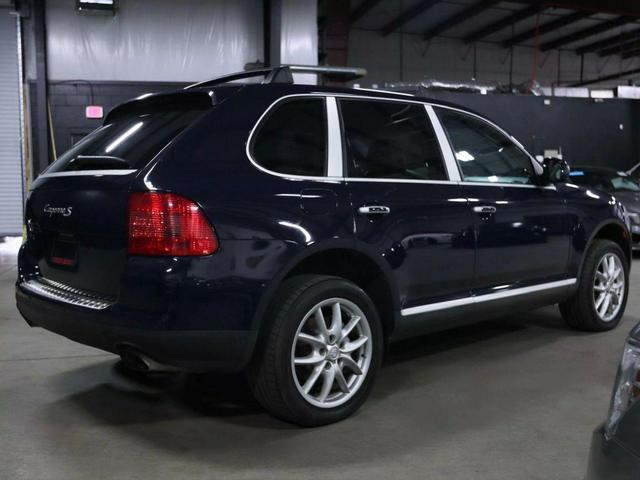 Photo of 2004 Blue Porsche Cayenne