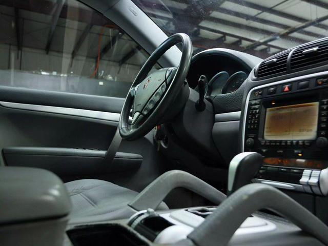 Photo of 2004 Blue Porsche Cayenne