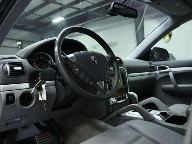 Photo of 2004 Blue Porsche Cayenne