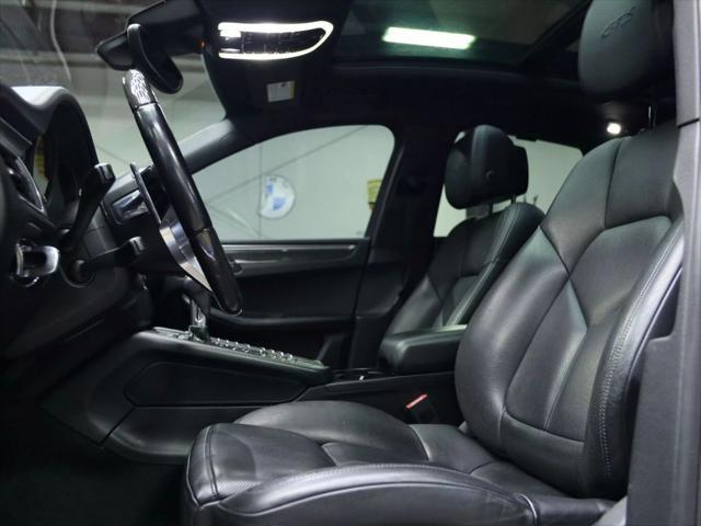 Photo of 2017 Blue Porsche Macan