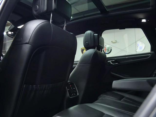 Photo of 2017 Blue Porsche Macan