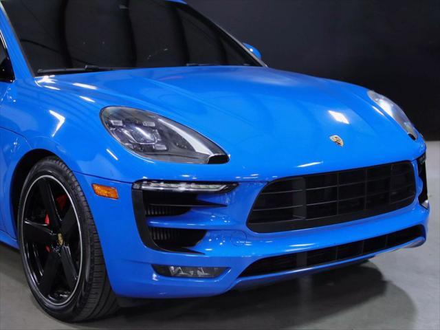 Photo of 2017 Blue Porsche Macan