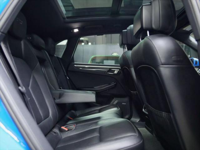 Photo of 2017 Blue Porsche Macan