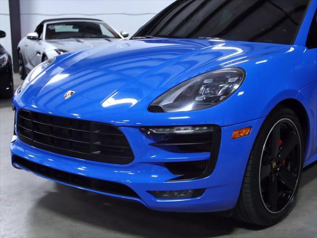 Photo of 2017 Blue Porsche Macan