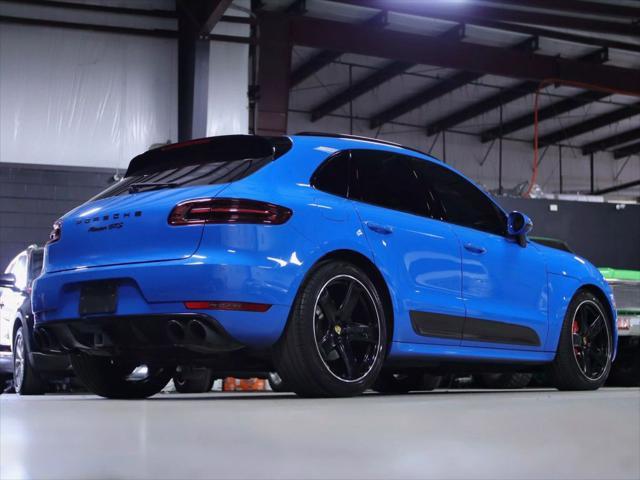 Photo of 2017 Blue Porsche Macan